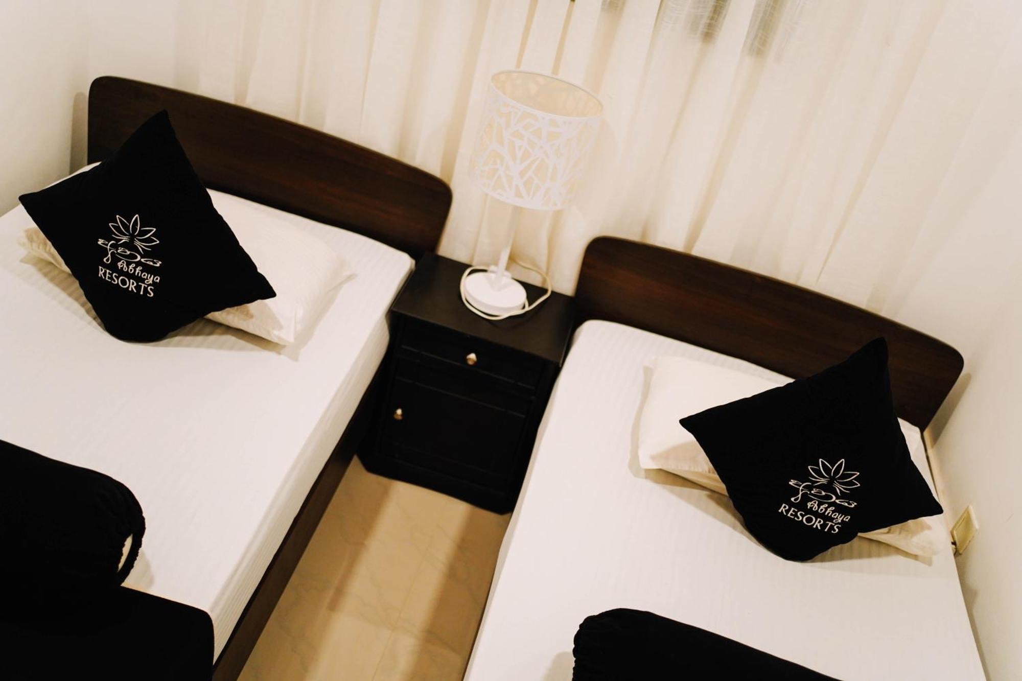 Abhaya Resorts 阿努拉德普勒 外观 照片
