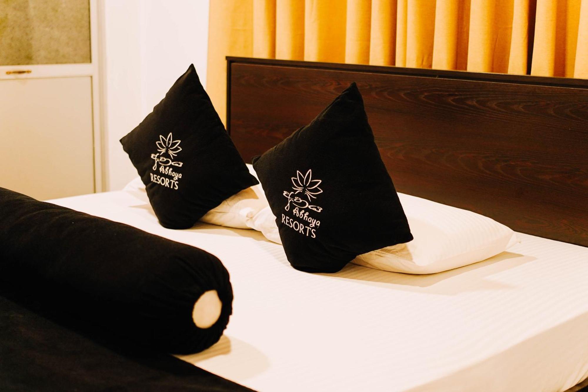 Abhaya Resorts 阿努拉德普勒 外观 照片